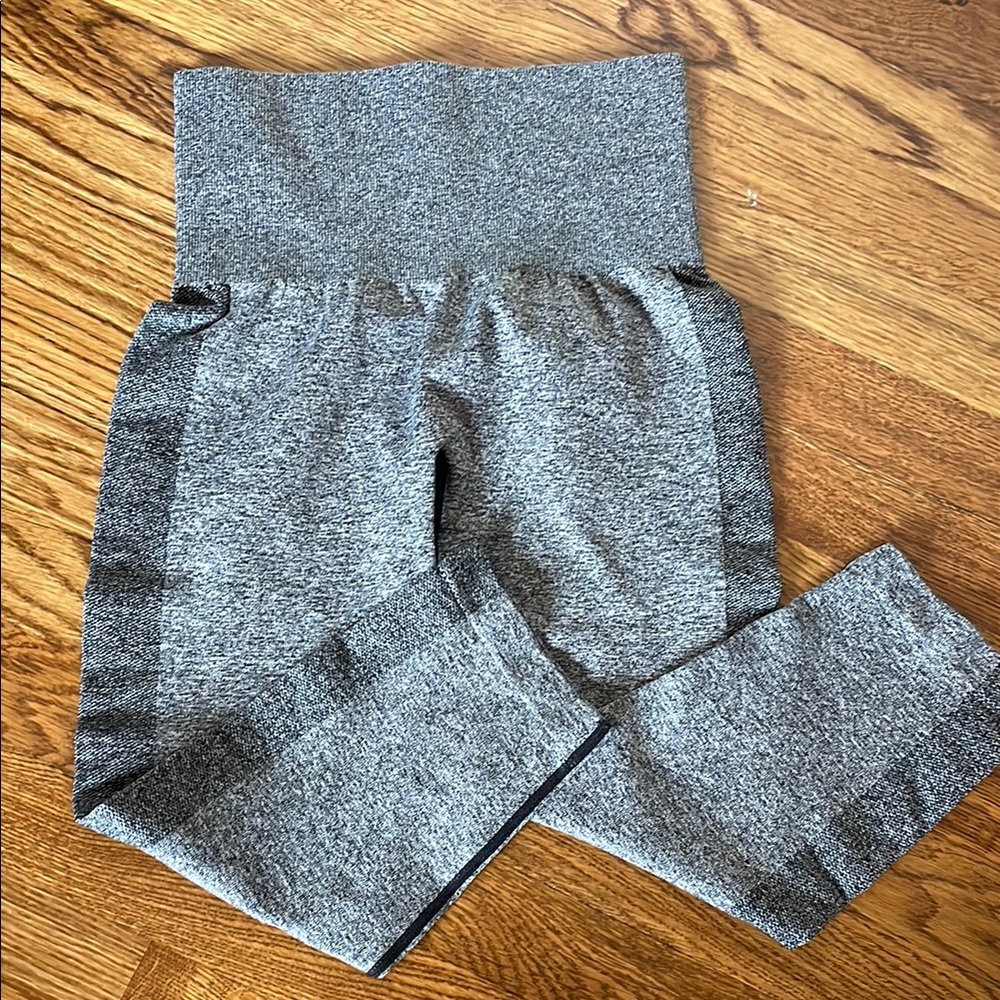 Senita Grey Seamless Cropped Leggings
